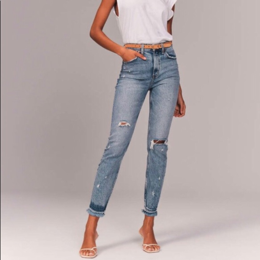 ABERCROMBIE High Rise Mom Jean Acid Bre Wash 27